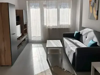 Garsoniera inchiriere Sector 4 Bucuresti living cu televizor